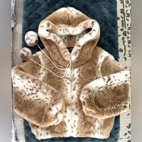 Parkhurst Outdoor Edition Beige and White Faux Fur Jacket - Picture 5 of 15